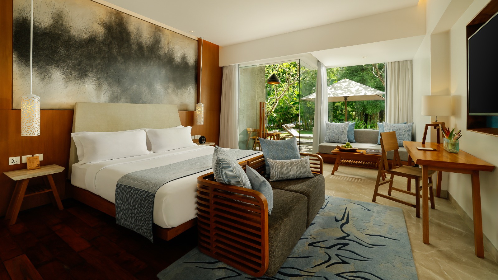 WONDERFUL POOL ACCESS - 1 KING BED